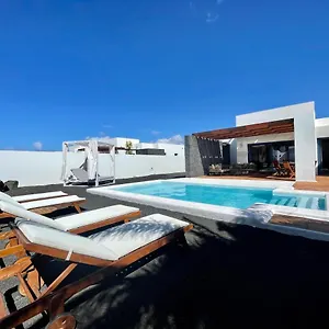 https://villalia-b3.in-canary-islands.com